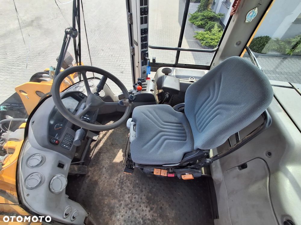 Volvo L 90 F - 17