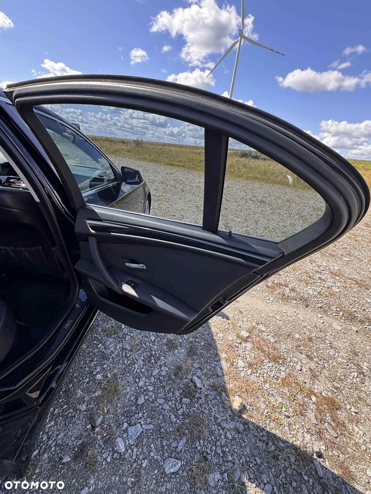 BMW Seria 5 525d - 26