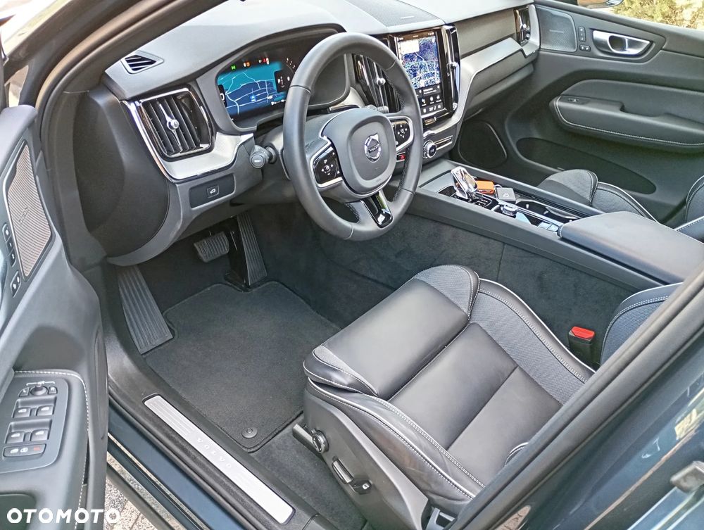 Volvo XC 60 B5 B AWD Plus Dark - 6
