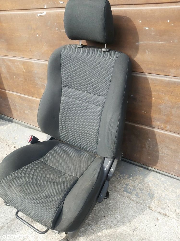 TOYOTA Avensis T25 03-08r fotel lewy przód kierowcy siedzisko oparcie - 2