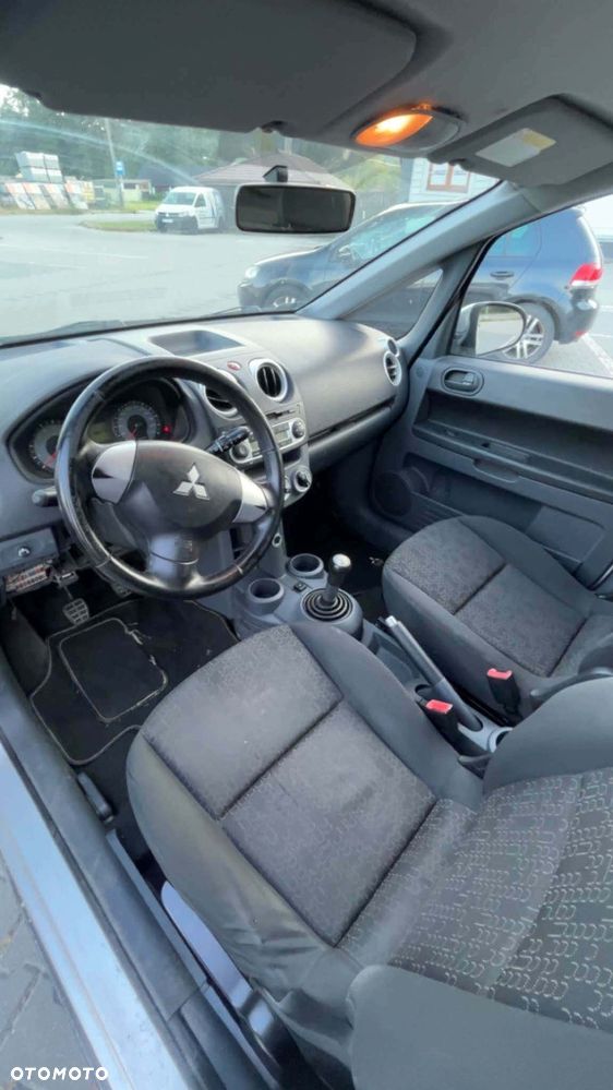 Mitsubishi Colt - 5