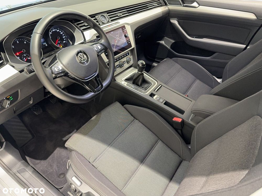 Volkswagen Passat 2.0 TDI SCR Comfortline - 10