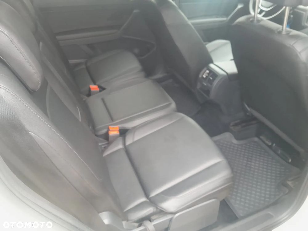 Volkswagen Touran - 19