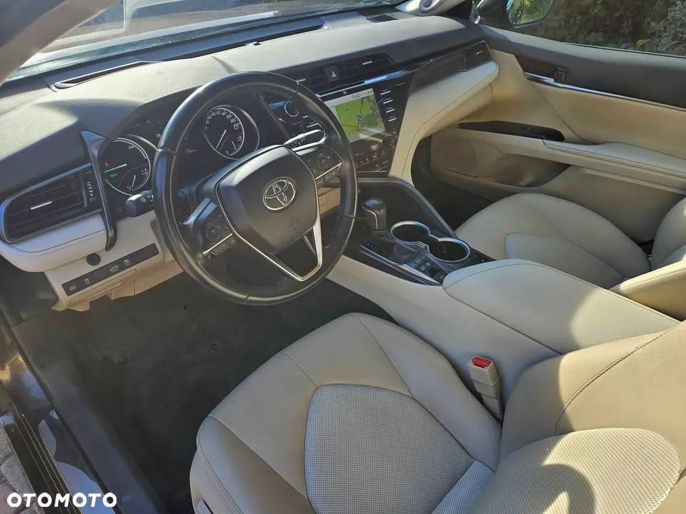 Toyota Camry 2.5 Hybrid Executive CVT - 6