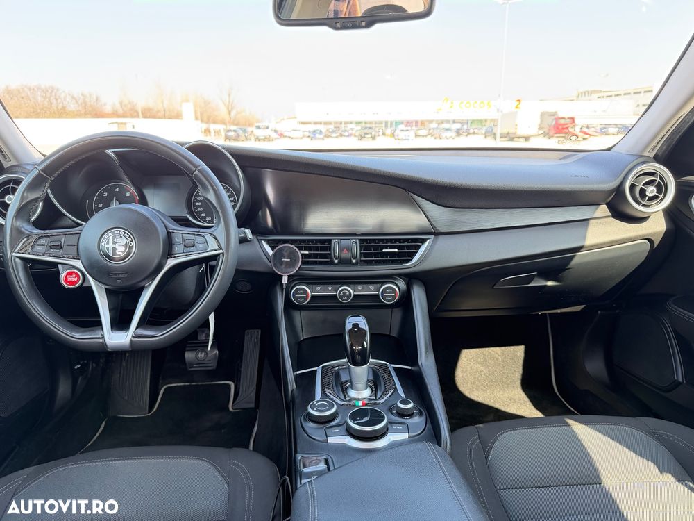 Alfa Romeo Giulia 2.2 JTDM Aut. - 14