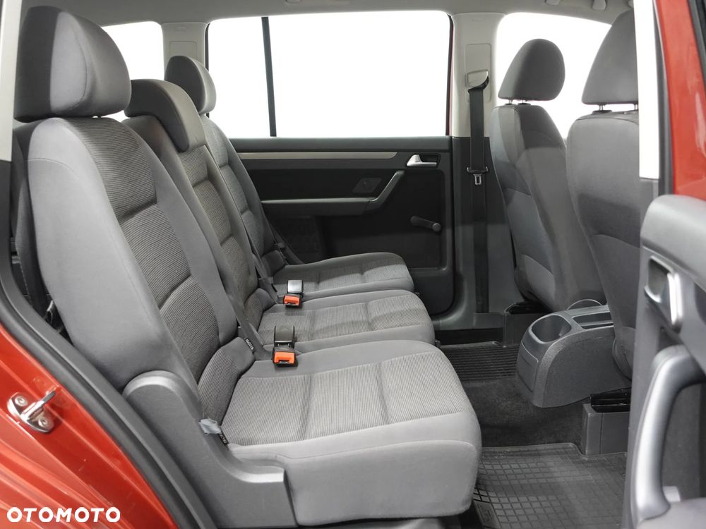 Volkswagen Touran - 24