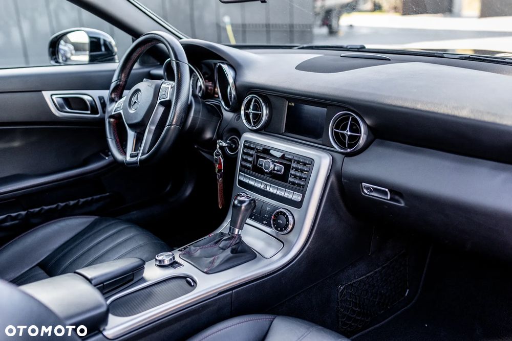 Mercedes-Benz SLK 200 (BlueEFFICIENCY) 7G-TRONIC - 23