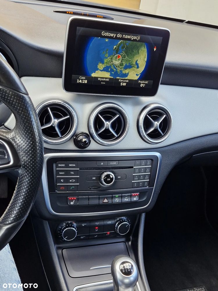 Mercedes-Benz CLA 180 Urban - 17