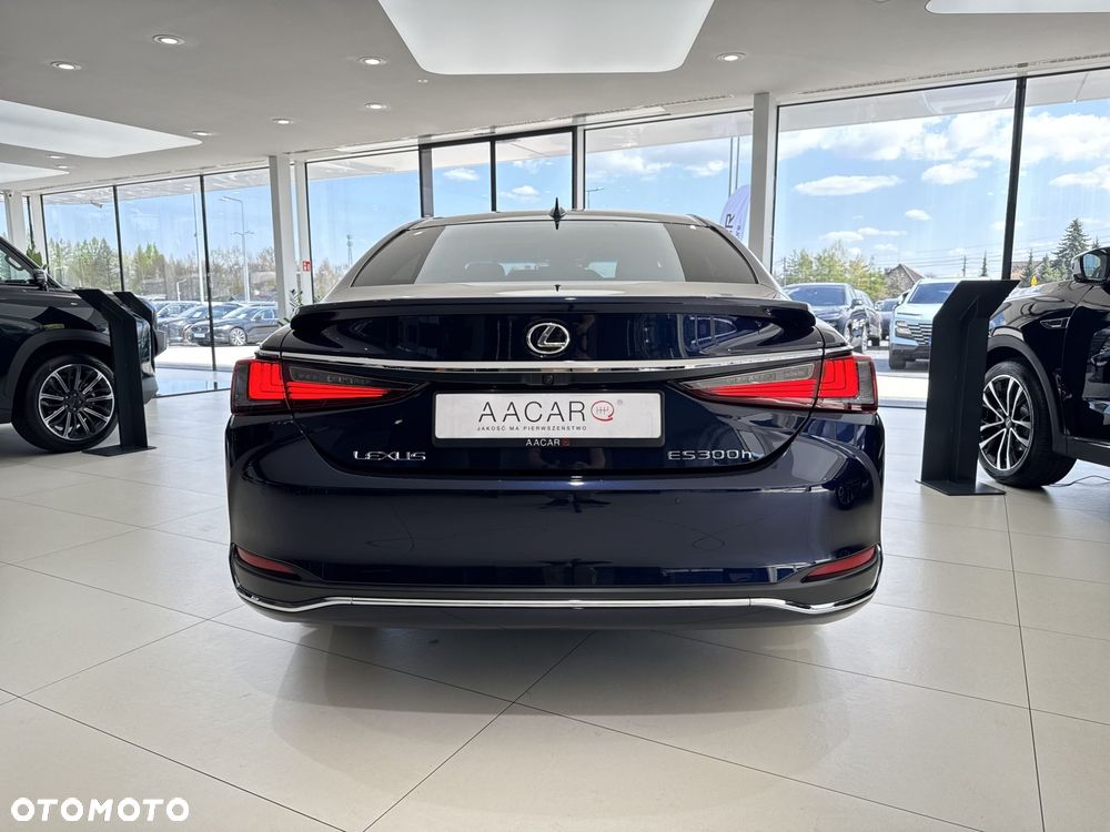 Lexus ES - 4