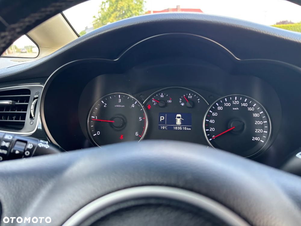 Kia Carens 1.7 CRDi 141 Dream Team Edition - 23