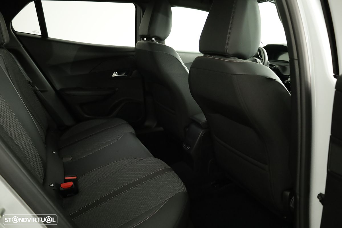 Peugeot 2008 1.2 PureTech Allure EAT8 - 21
