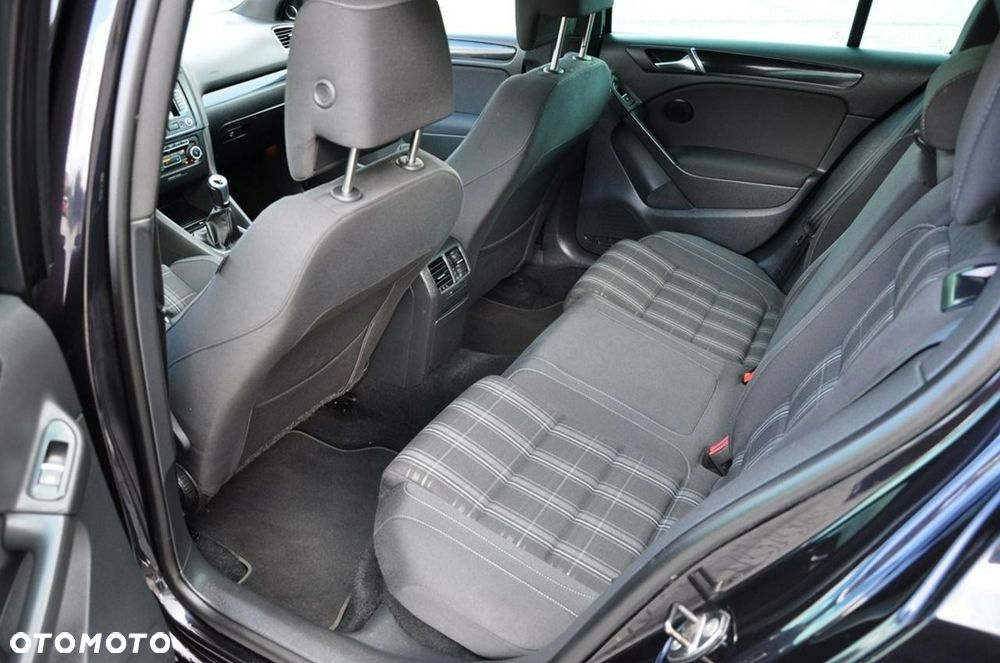 Volkswagen Golf - 24