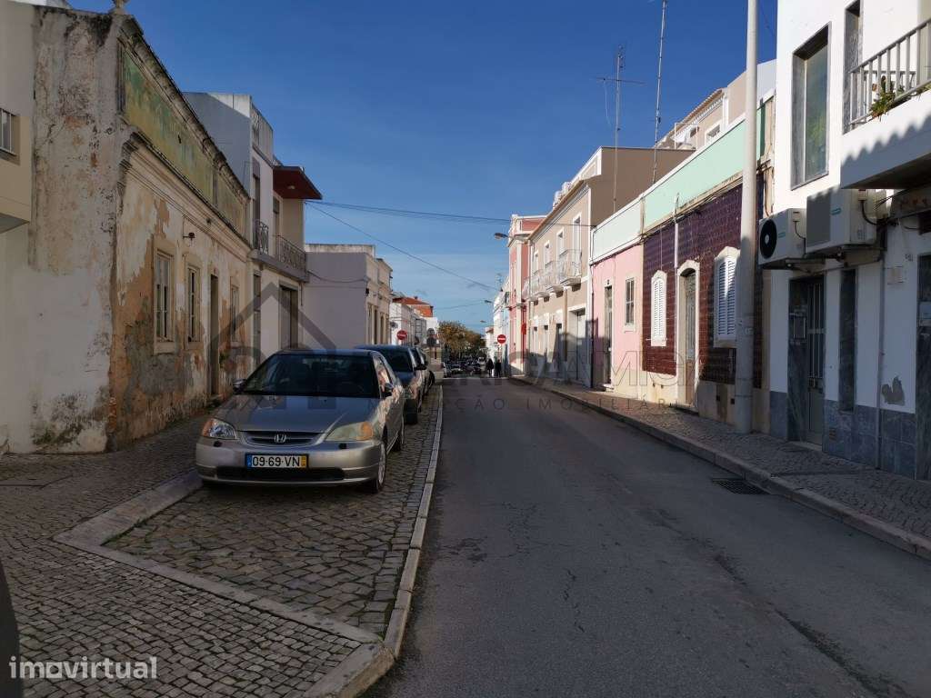 Casa antiga por recuperar no centro de Loulé - Grande imagem: 2/18