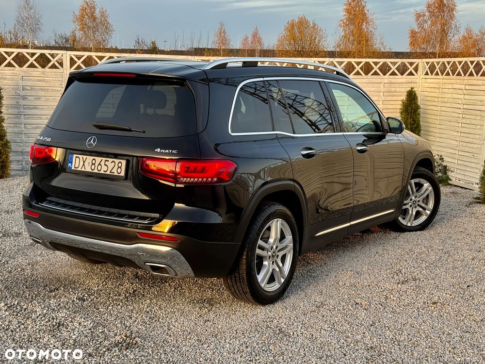 Mercedes-Benz GLB 250 4-Matic 8G-DCT - 3