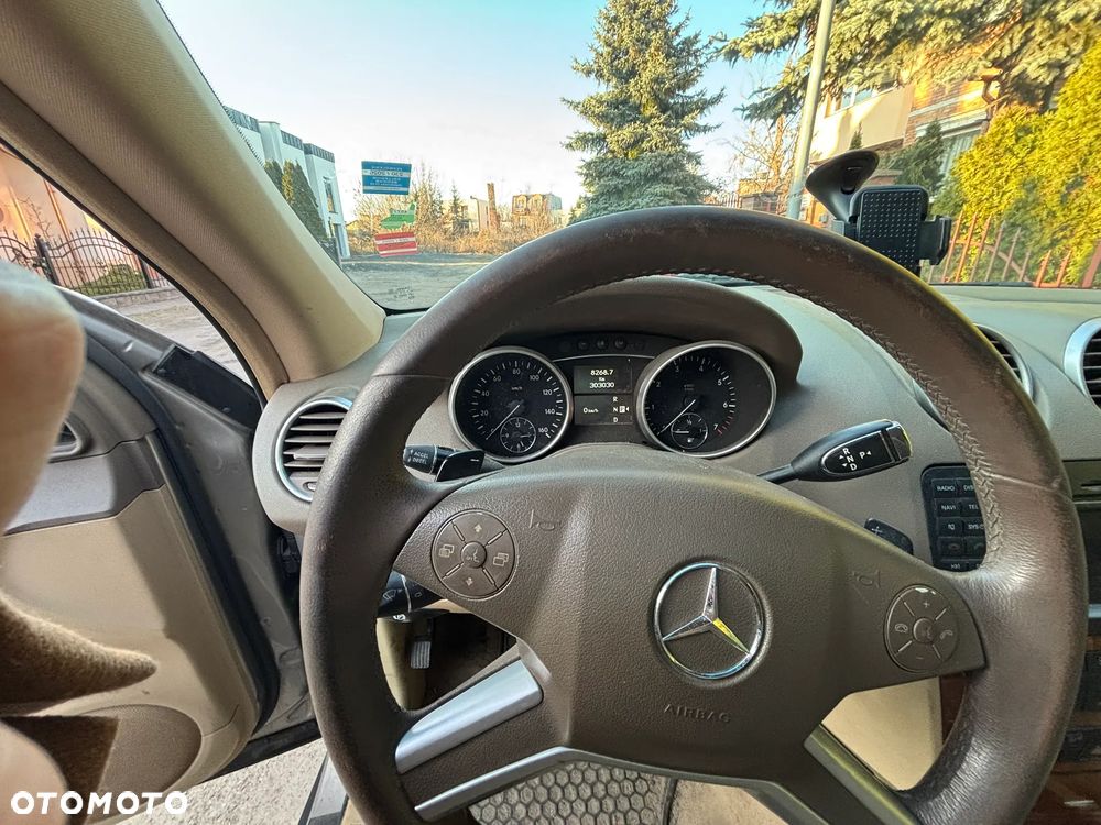 Mercedes-Benz ML 350 4-Matic - 11