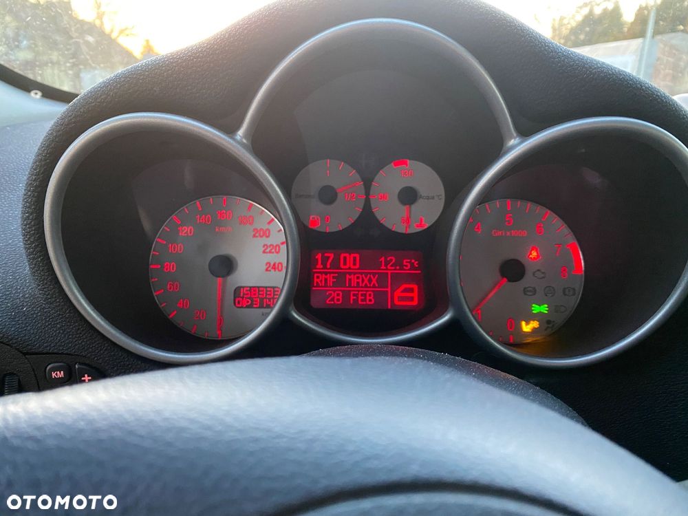 Alfa Romeo 147 2.0 Twin Spark Distinctive - 10