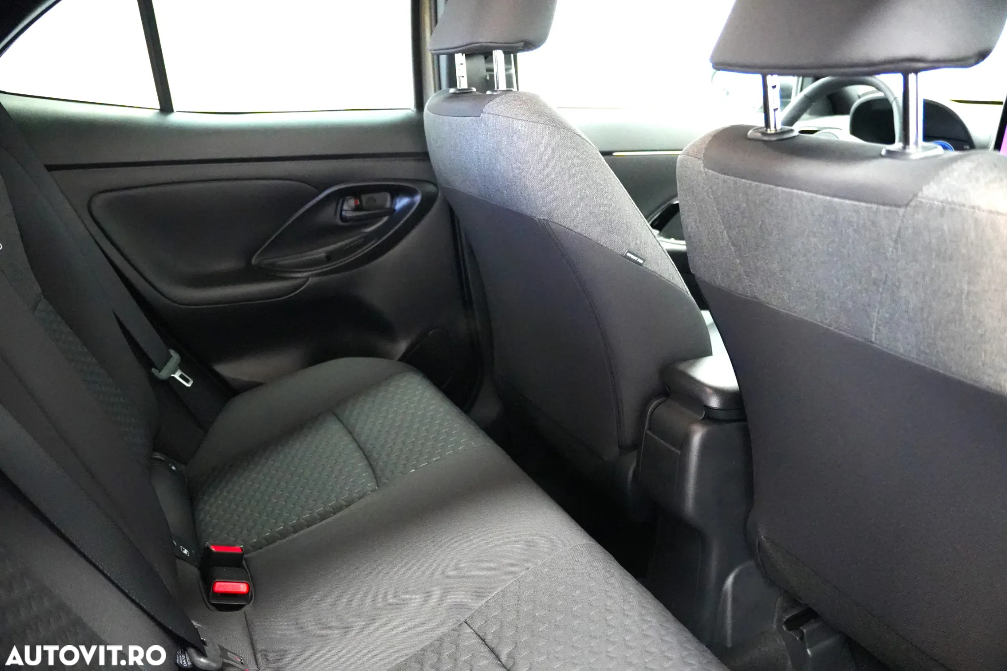 Toyota Yaris Cross 1.5 VVT-i HSD 4x4 Dynamic - 10