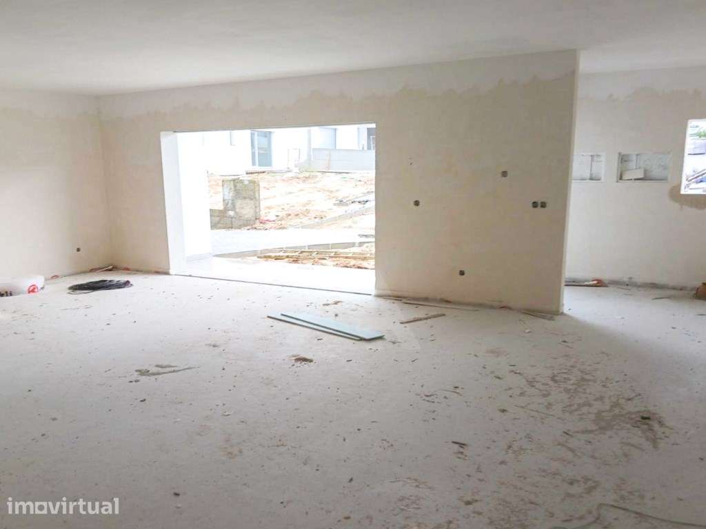 Moradia T4 Isolada em Condomínio Fechado em Leiria - Grande imagem: 2/32