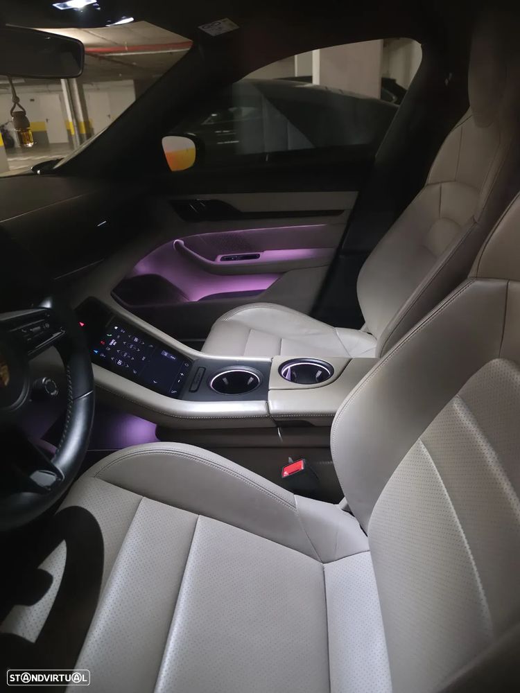 Porsche Taycan 4S - 12