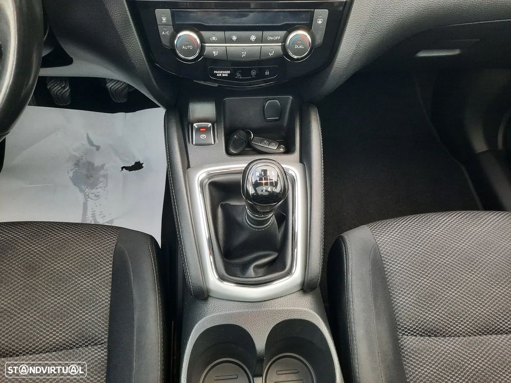 Nissan Qashqai 1.5 dCi N-Connecta 18 - 31