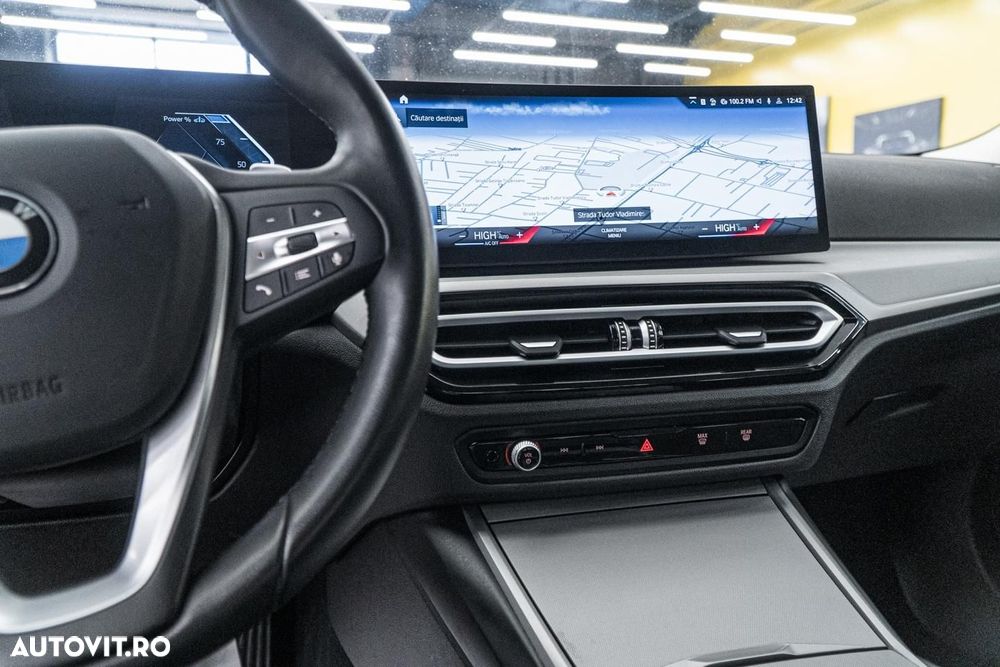 BMW Seria 3 318i Aut. - 31