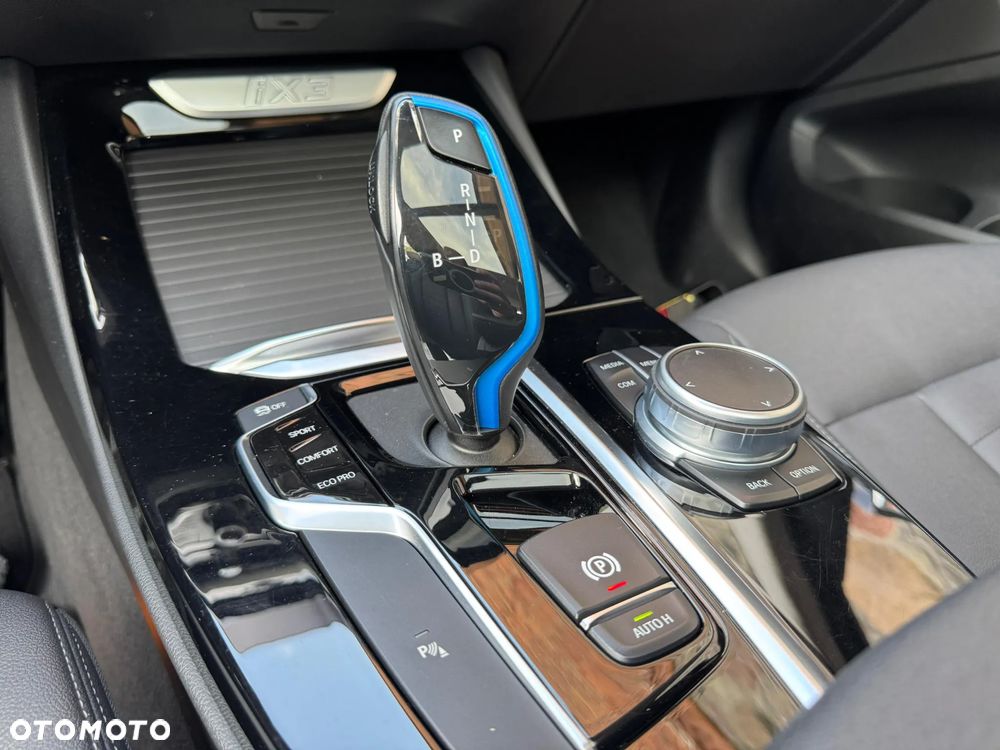 BMW iX3 80kWh Impressive - 16