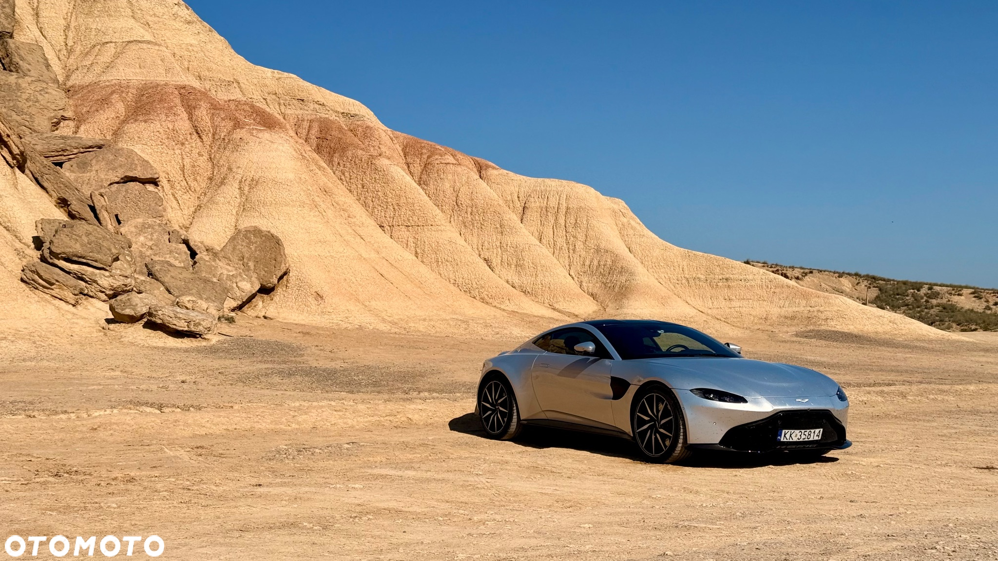 Aston Martin Vantage - 8