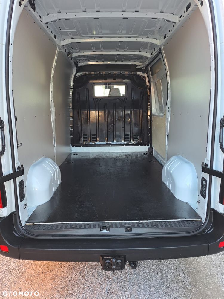 Nissan NV400 - 11