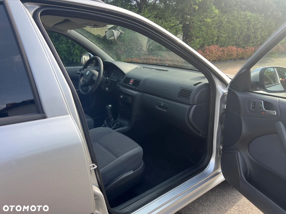 Skoda Octavia 1.6 Tour Classic - 15