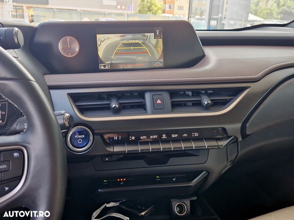 Lexus UX - 24