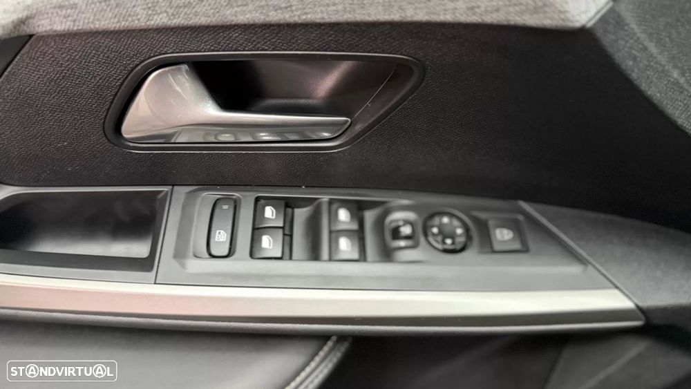 Peugeot 5008 1.2 Hybrid Allure e-DCS6 - 18