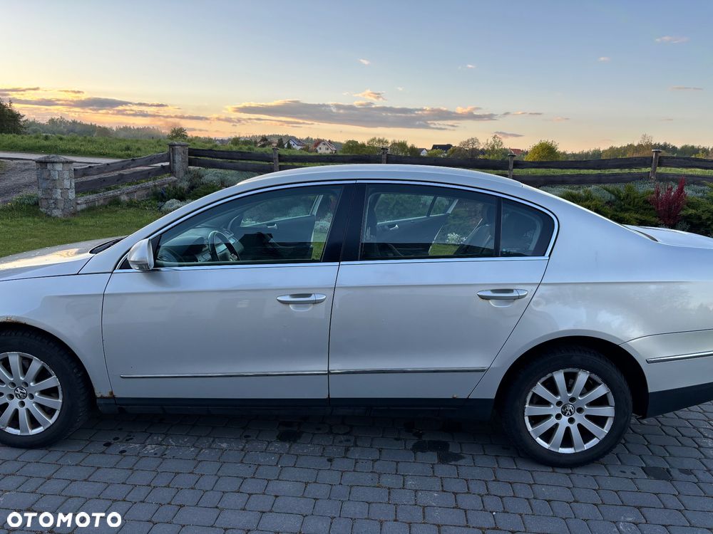Volkswagen Passat 2.0 TDI Trendline - 4