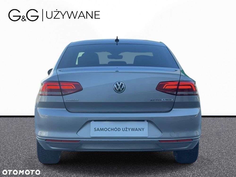 Volkswagen Passat - 11