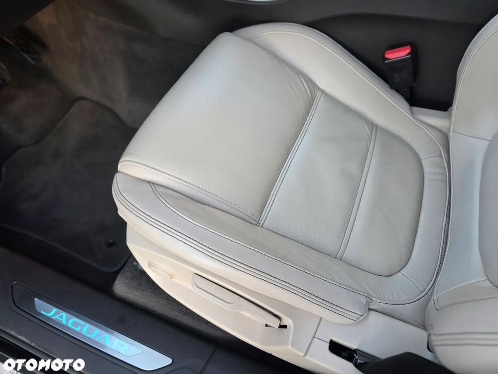 Jaguar F-Pace 2.0 i4D AWD Prestige - 25