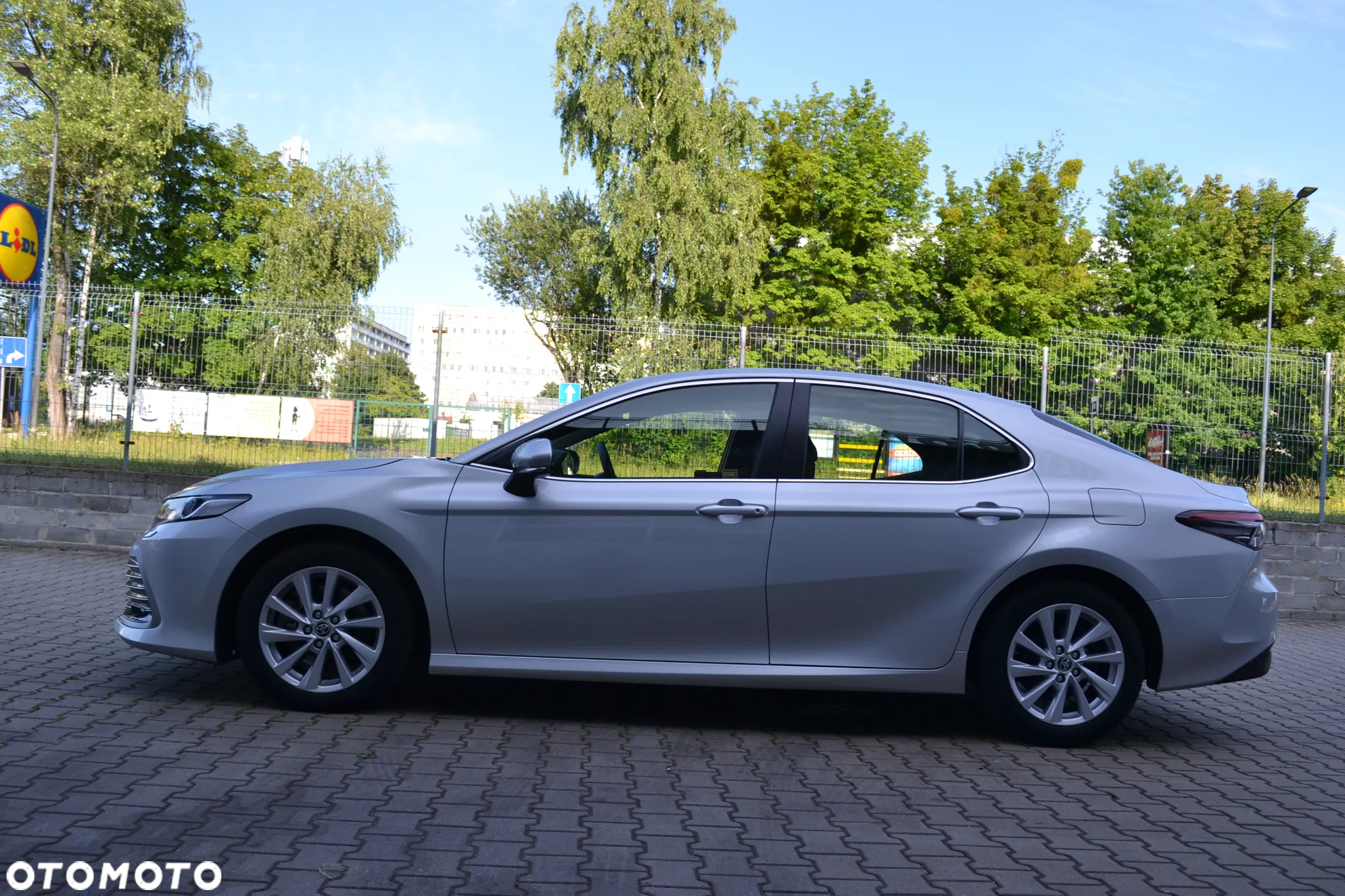 Toyota Camry - 4