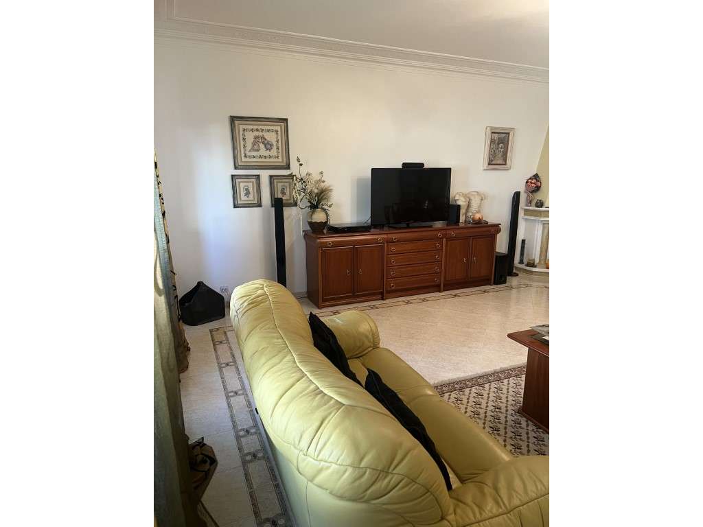 Excelente apartamento T 3 com arrecadação no Casal de São Brás , ju... - Grande imagem: 4/36