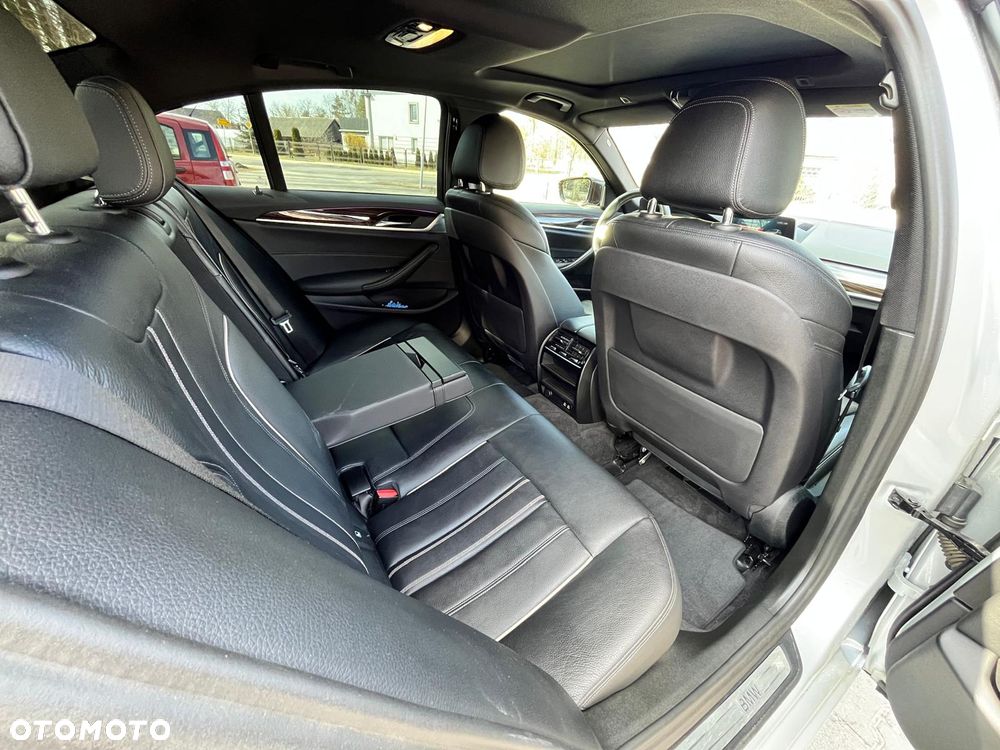 BMW Seria 5 530i xDrive mHEV Luxury Line sport - 13