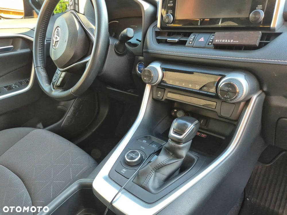 Toyota RAV4 - 16