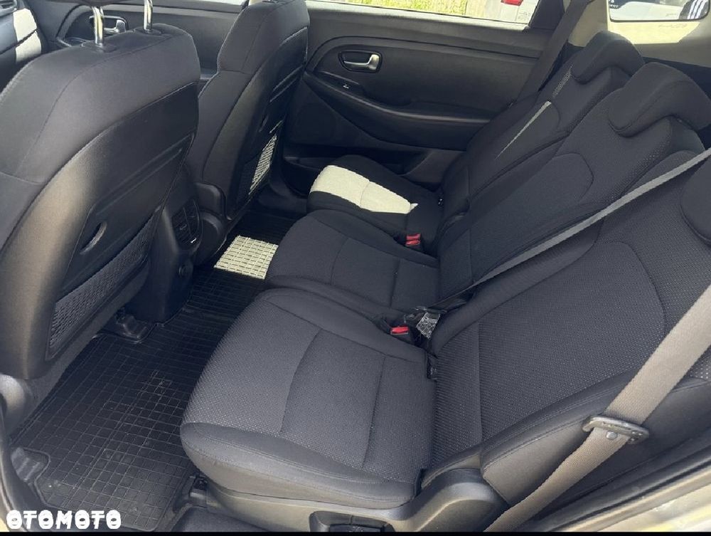 Kia Carens - 20