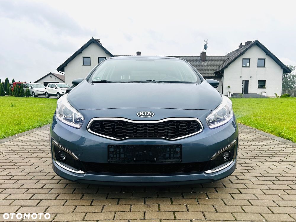 Kia Ceed 1.6 CRDi 136 ISG Dream Team Edition - 10