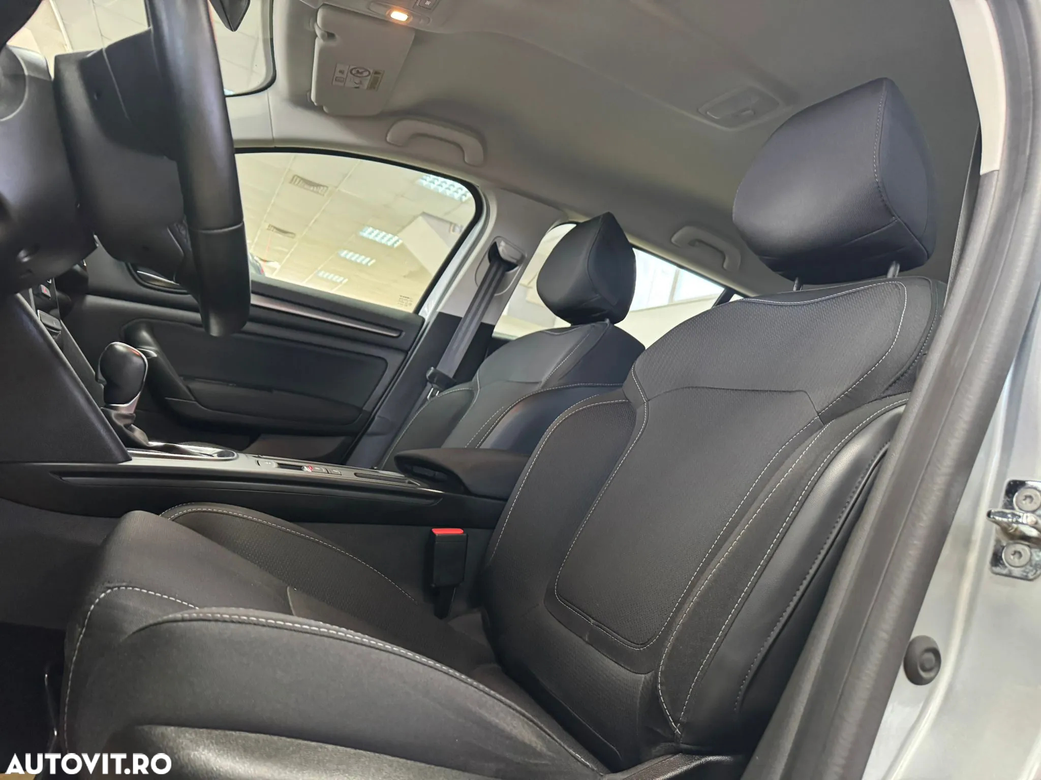 Renault Megane Grandtour E-TECH Plug-in 160 BUSINESS EDITION - 5