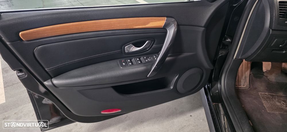 Renault Laguna 2.0 dCi Initiale - 9