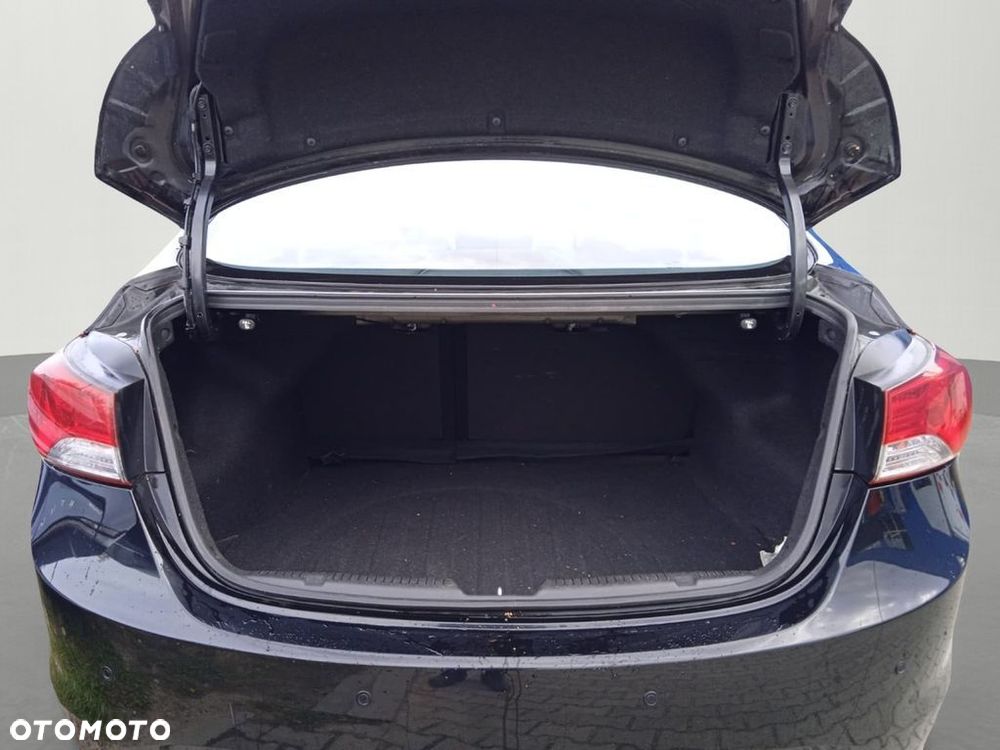 Hyundai Elantra 1.6 Comfort - 29