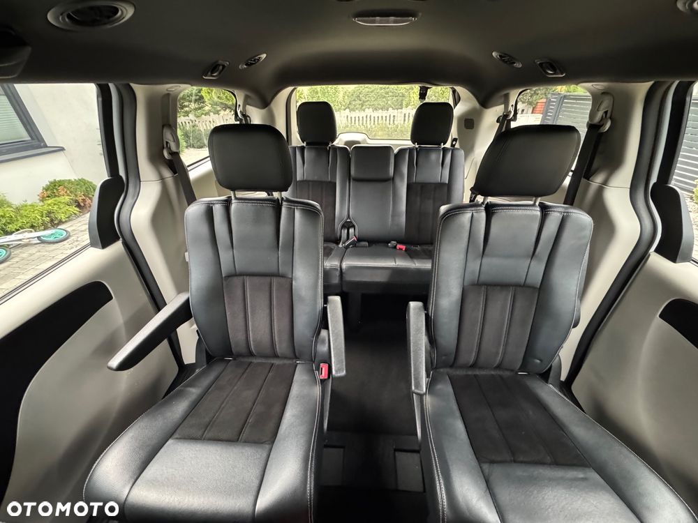 Dodge Grand Caravan - 4