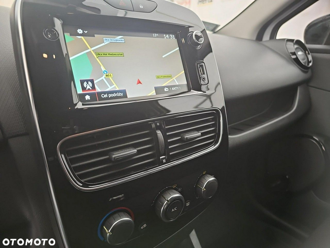 Renault Clio - 24
