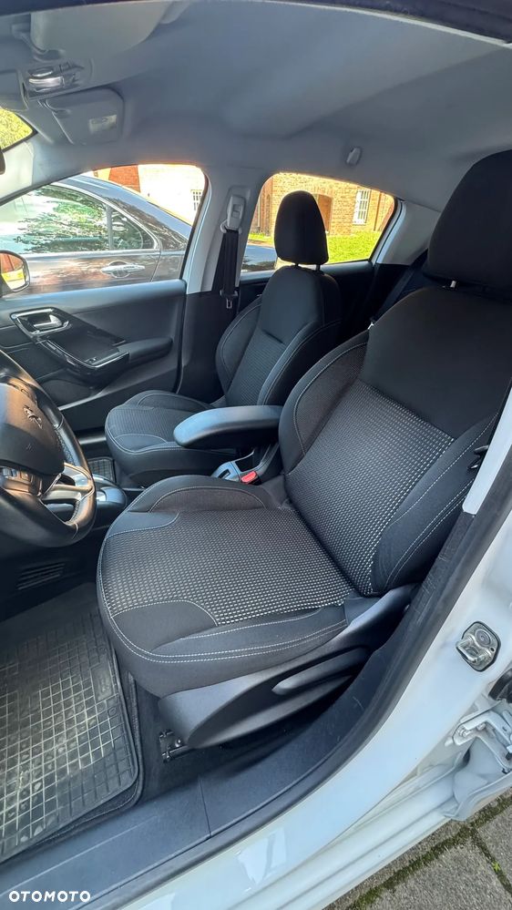 Peugeot 208 1.2 PureTech Allure S&S EAT6 - 7