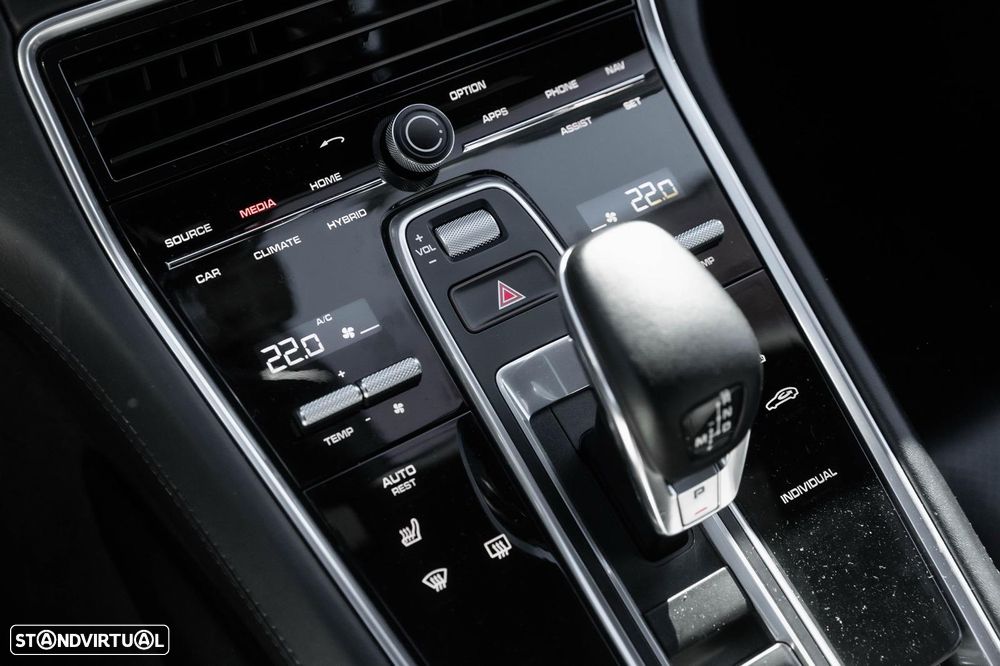 Porsche Panamera Sport Turismo 4 E-Hybrid - 11
