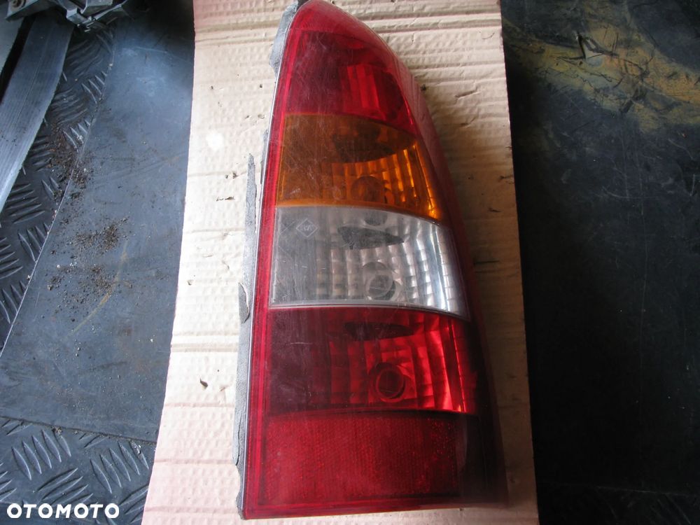 LAMPA TYLNA OPEL  ASTRA II- G KOMBI - 1