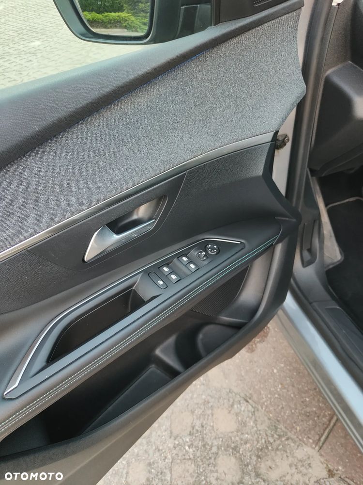 Peugeot 3008 BlueHDi 130 Stop & Start EAT8 Allure - 23