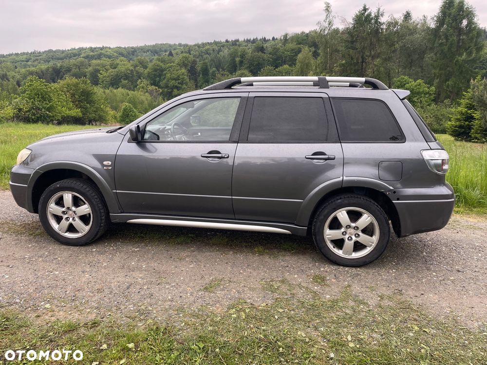 Mitsubishi Outlander 2.0 4WD Invite - 3